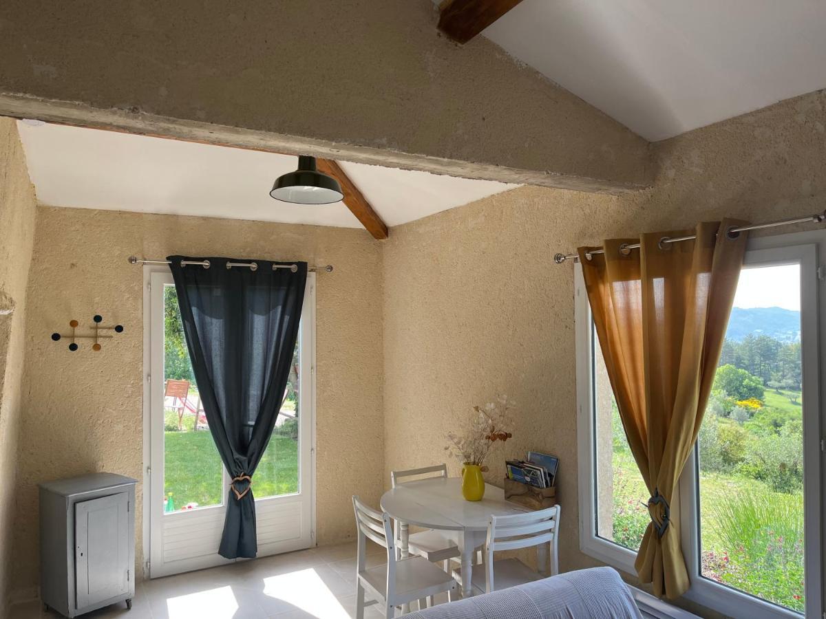 Cabanon Entoure De Montagnes Et D'Oliviers Villa Nyons Exterior foto