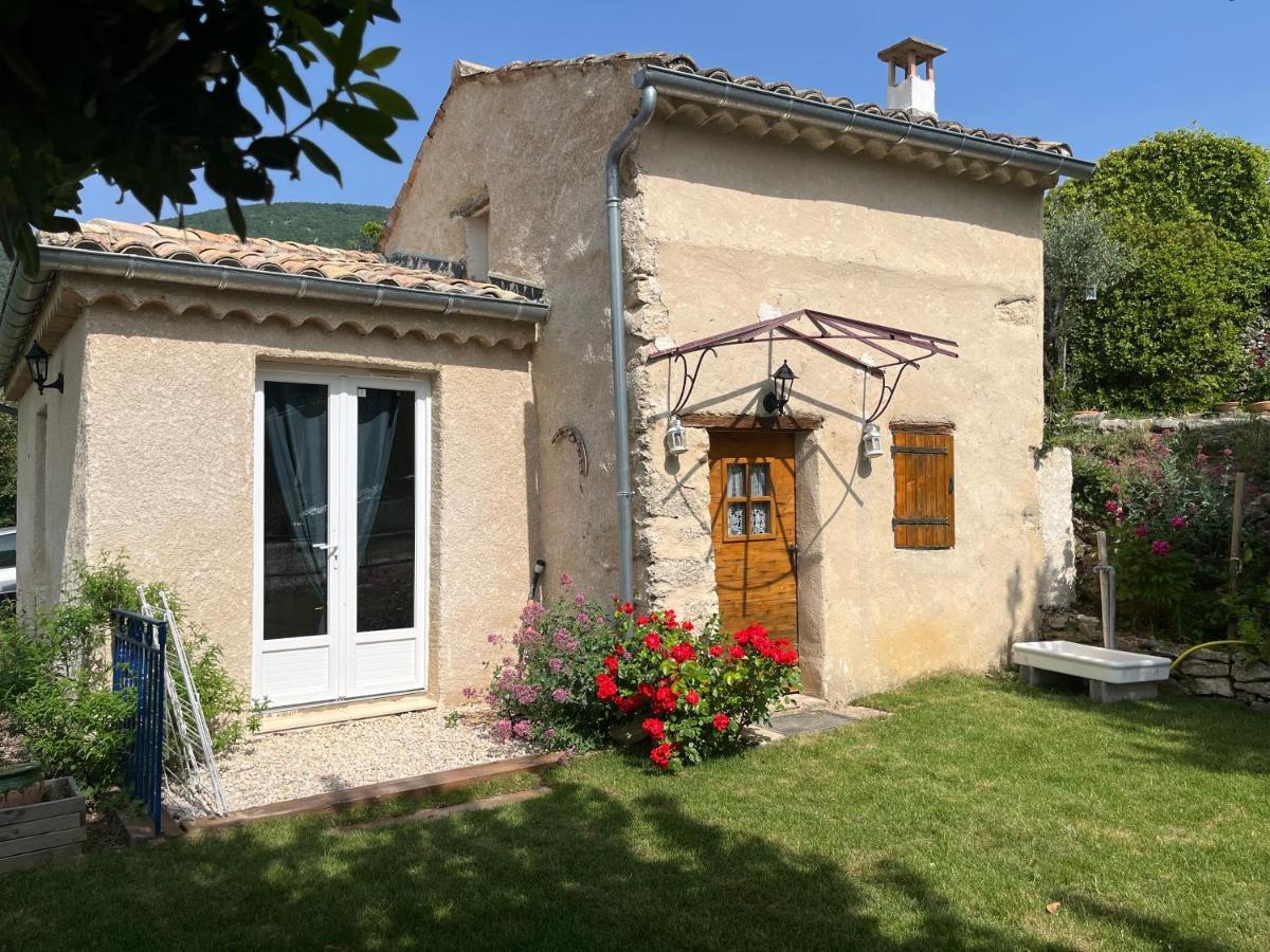 Cabanon Entoure De Montagnes Et D'Oliviers Villa Nyons Exterior foto