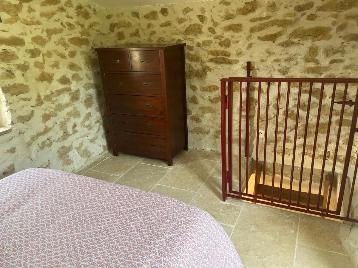 Cabanon Entoure De Montagnes Et D'Oliviers Villa Nyons Exterior foto