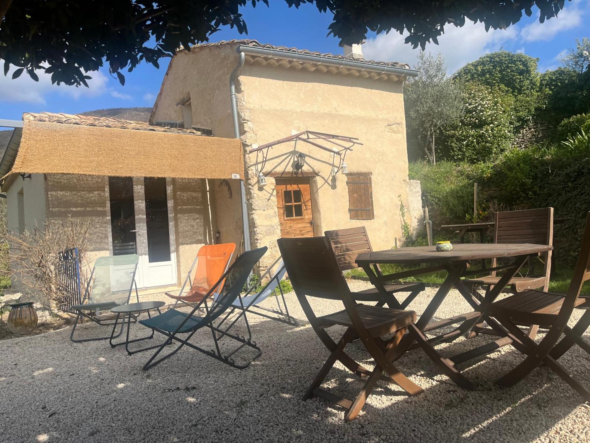 Cabanon Entoure De Montagnes Et D'Oliviers Villa Nyons Exterior foto